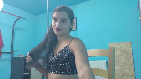 Snapshot of soniamoonnnnn chatting on 06/19/26, 06:01 Sonia online show from 06/19/26, 06:01