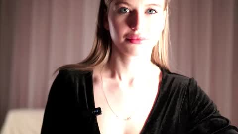 Mona Wice online show from 12/16/25, 02:22