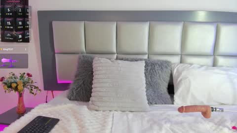 Snapshot of sophi_leone_ chatting on 02/17/26, 09:10 sophi Leone online show from 02/17/26, 09:10