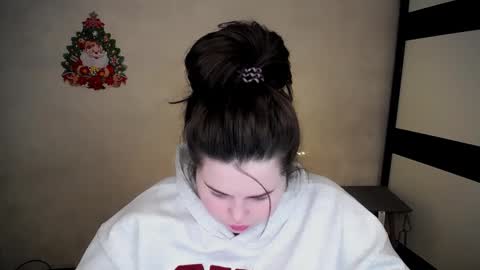 sophia__olsen online show from 12/20/25, 07:15