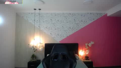 Snapshot of sophia_brunette21 chatting on 10/14/25, 11:33 sophia_brunette21 online show from 10/14/25, 11:33
