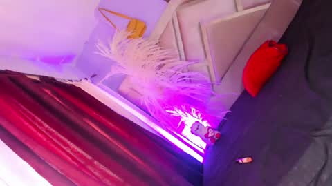 Snapshot of sophia_horny19 chatting on 06/16/26, 06:32 sophia_horny19 online show from 06/16/26, 06:32