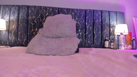 Sofia  online show from 11/13/25, 01:32