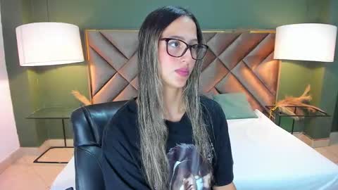 Snapshot of sophia_loreenn chatting on 01/16/26, 01:48 Sofia online show from 01/16/26, 01:48