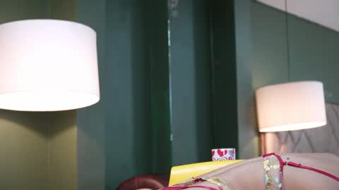 Snapshot of sophia_loreenn chatting on 04/06/26, 12:17 Sofia online show from 04/06/26, 12:17