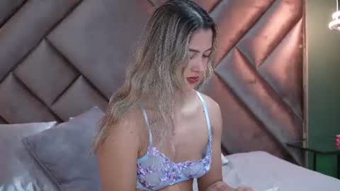 Snapshot of sophia_loreenn chatting on 07/13/26, 05:05 Sofia online show from 07/13/26, 05:05