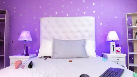 Sophia  online show from 10/18/25, 07:25