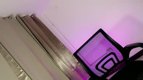 sophia_walker18 online show from 06/03/26, 04:12