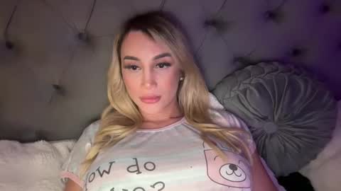 Snapshot of sophiagrcc chatting on 11/24/25, 06:02 sophiagrcc online show from 11/24/25, 06:02