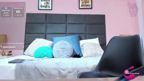 Sophia online show from 10/09/25, 02:20