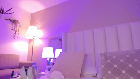 SophiaSmiths online show from 11/28/25, 08:55