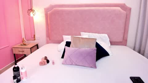 Snapshot of sophiawhite__ chatting on 02/03/25, 01:19 SOPHIA online show from 02/03/25, 01:19