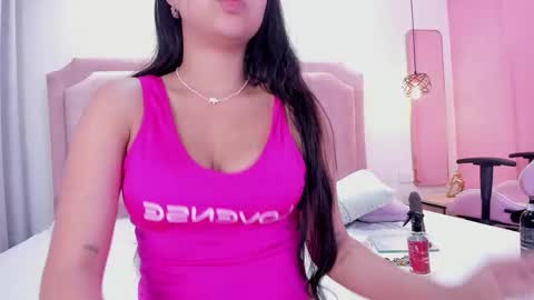 Snapshot of sophiawhite__ chatting on 02/19/25, 04:44 SOPHIA online show from 02/19/25, 04:44