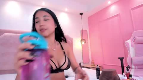 Snapshot of sophiawhite__ chatting on 02/26/25, 04:35 SOPHIA online show from 02/26/25, 04:35