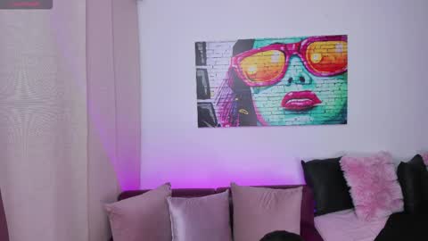   online show from 10/22/25, 08:08