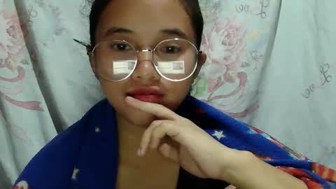 sophie_193 online show from 04/18/26, 08:09