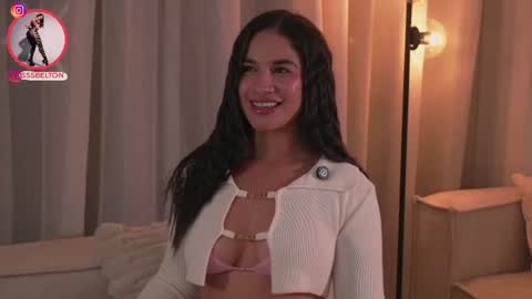 Snapshot of sophie_belton chatting on 07/15/26, 12:27 sofia online show from 07/15/26, 12:27