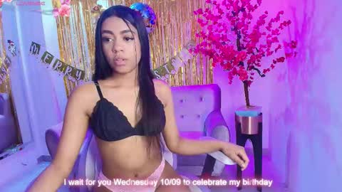 Snapshot of sophie_clay chatting on 12/19/25, 07:54 Sophie online show from 12/19/25, 07:54