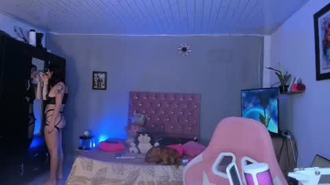 Snapshot of sophie_dolly_ chatting on 07/19/26, 07:50 sophie doll online show from 07/19/26, 07:50