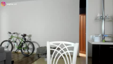 Snapshot of sophie_in chatting on 05/29/26, 05:27 Sonya online show from 05/29/26, 05:27