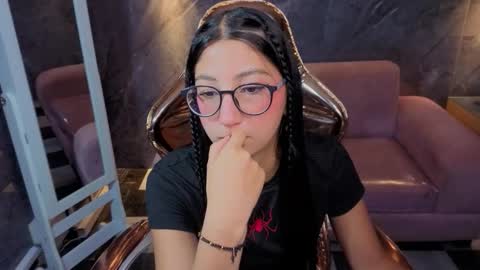 sophie_jones_b online show from 02/04/26, 12:44