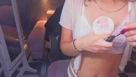 sophie_jones_b online show from 04/28/26, 12:43