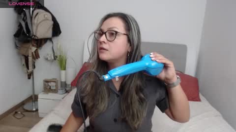 Snapshot of sophie_lopez1 chatting on 12/08/24, 01:13 Sofa online show from 12/08/24, 01:13