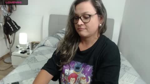 Snapshot of sophie_lopez1 chatting on 02/05/25, 02:08 Sofa online show from 02/05/25, 02:08