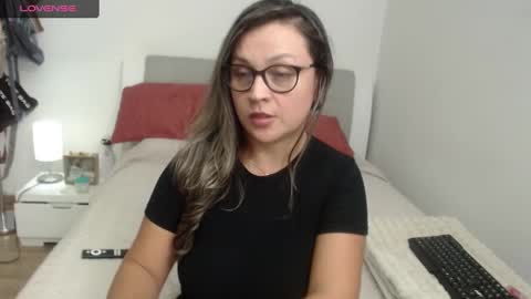 Snapshot of sophie_lopez1 chatting on 02/27/25, 03:36 Sofa online show from 02/27/25, 03:36