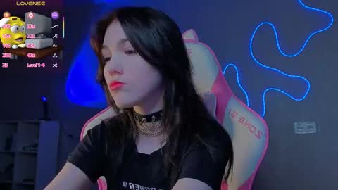 sophie_nomenal_ online show from 12/14/25, 02:33