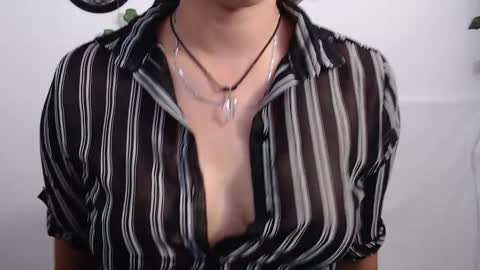 sophie_ross1 online show from 10/08/25, 12:52