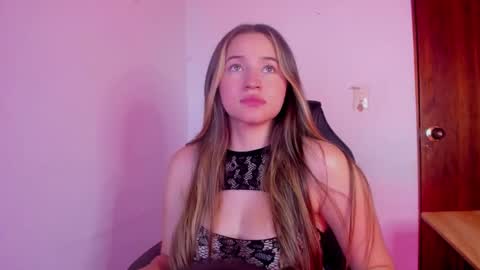 sophie_spencer1 online show from 03/11/26, 06:08