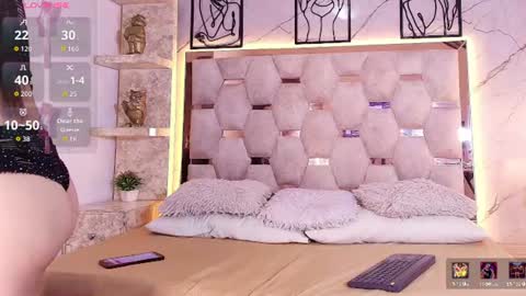 Snapshot of sophie_stars chatting on 06/20/26, 04:48 Sophie online show from 06/20/26, 04:48