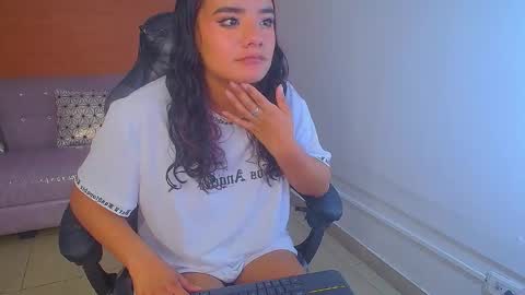 Snapshot of sophie_t_ chatting on 12/11/24, 02:09 Sofia online show from 12/11/24, 02:09