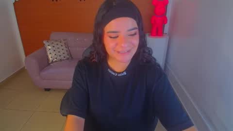 Snapshot of sophie_t_ chatting on 01/08/25, 10:16 Sofia online show from 01/08/25, 10:16