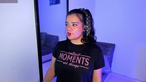 Snapshot of sophie_t_ chatting on 10/04/25, 01:14 Sofia online show from 10/04/25, 01:14