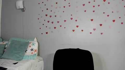 Snapshot of sophie_w1 chatting on 04/23/26, 12:15 sophie_w1 online show from 04/23/26, 12:15