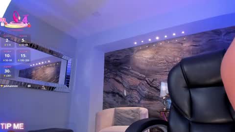 Sophie online show from 09/26/25, 12:03