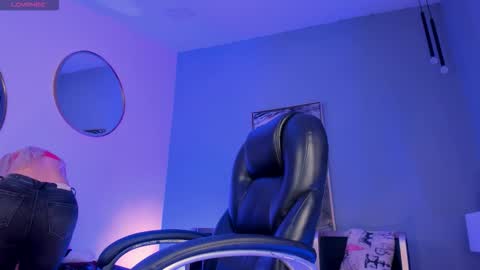 Sophie online show from 12/21/25, 01:46