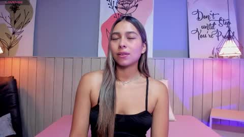 Snapshot of sophiebenson_ chatting on 05/27/26, 01:08 Sophie online show from 05/27/26, 01:08