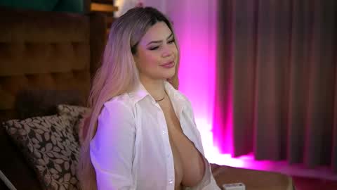 Sophie online show from 11/22/25, 07:07