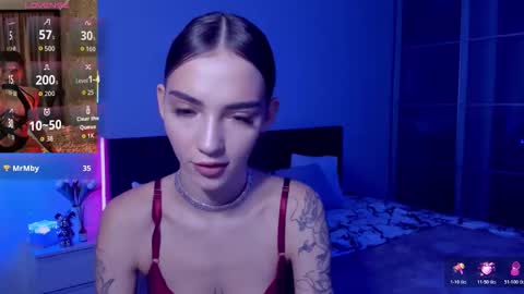 Snapshot of sophiecherrie chatting on 10/24/25, 09:17 Sophie online show from 10/24/25, 09:17