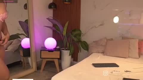 Snapshot of sophiecollins_1 chatting on 03/29/26, 12:49 Sophie online show from 03/29/26, 12:49
