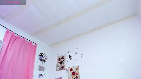 Snapshot of sophieewoods chatting on 12/18/24, 08:14 Sophie Woods online show from 12/18/24, 08:14