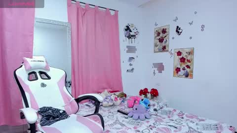 Snapshot of sophieewoods chatting on 12/28/24, 09:08 Sophie Woods online show from 12/28/24, 09:08