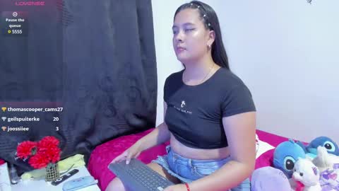 Snapshot of sophieewoods chatting on 02/19/25, 11:46 Sophie Woods online show from 02/19/25, 11:46