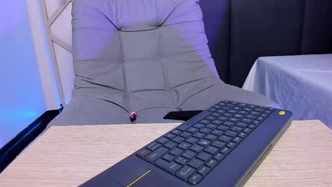 Snapshot of sophieharris__ chatting on 02/12/25, 12:48 sophieharris__ online show from 02/12/25, 12:48