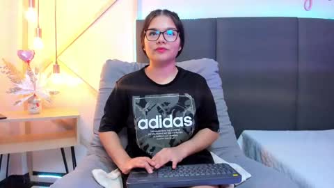 Snapshot of sophieharris__ chatting on 02/22/25, 02:50 sophieharris__ online show from 02/22/25, 02:50