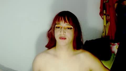 Snapshot of sophiehillsxo chatting on 01/05/25, 12:20 sophiehillsxo online show from 01/05/25, 12:20