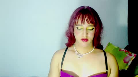 Snapshot of sophiehillsxo chatting on 02/19/25, 01:29 sophiehillsxo online show from 02/19/25, 01:29